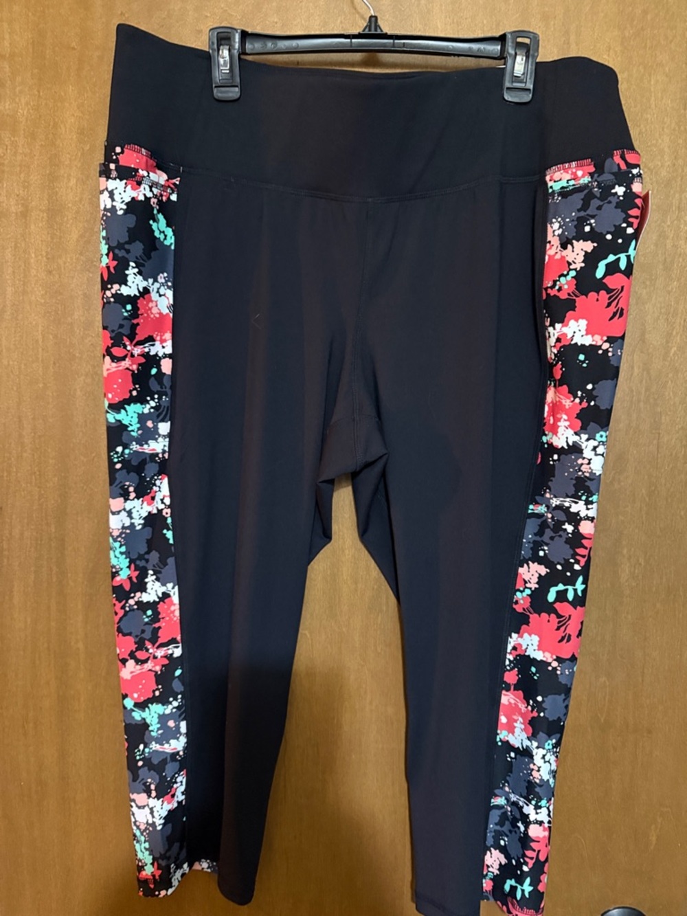 NWT Women’s Black Athletic Capri Leggings with Floral Side Panels